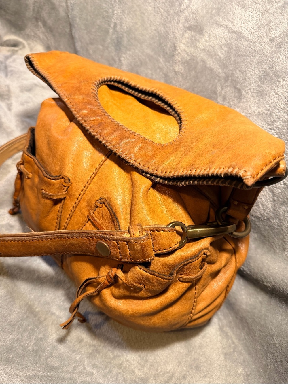 Lucky Brand Caramel Leather Fold Over Shoulder Bag - Picture 4 of 11